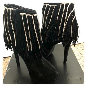 Black platform heeled fringed booties !